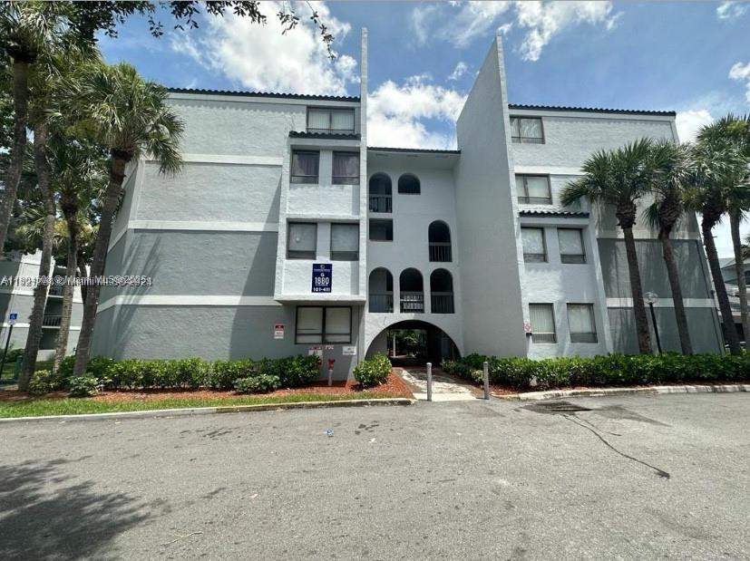 PRESIDENTIAL GOLFVIEW CON - Residential Lease