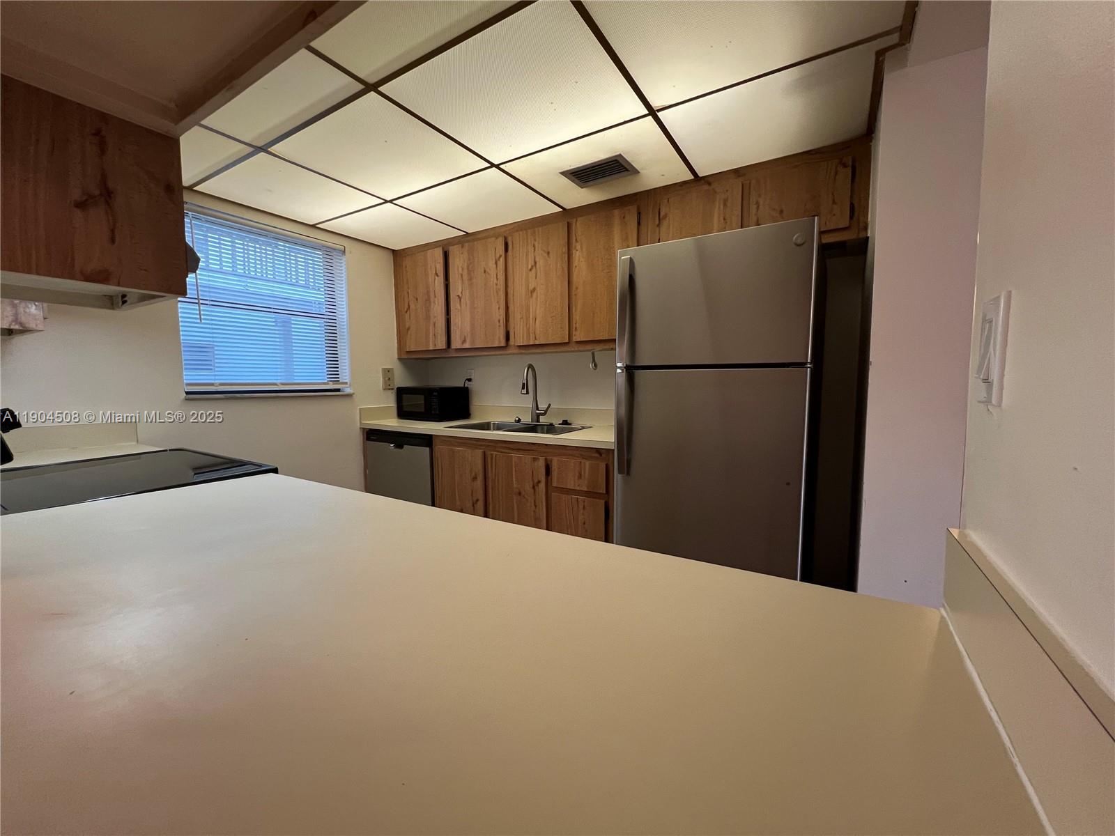 PRESIDENTIAL GOLFVIEW CON - Residential Lease