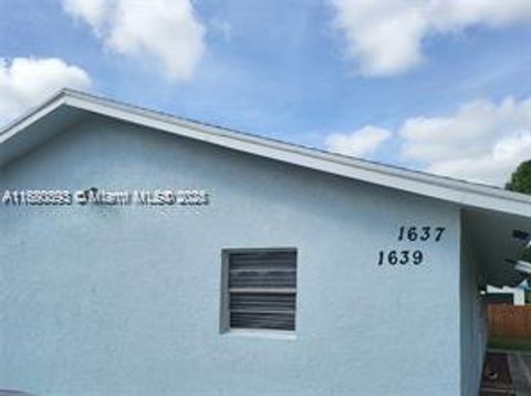 1637 W Breezy Ln West Palm Beach FL 33417