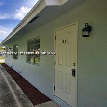 1637 W Breezy Ln