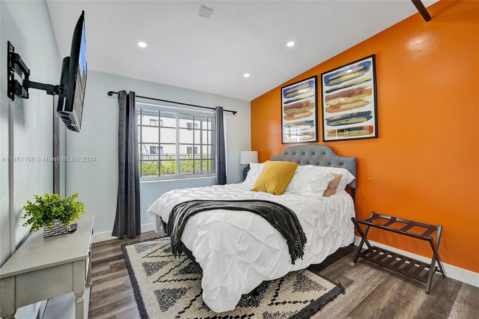 DIXIANNA VILLAS - Residential Lease