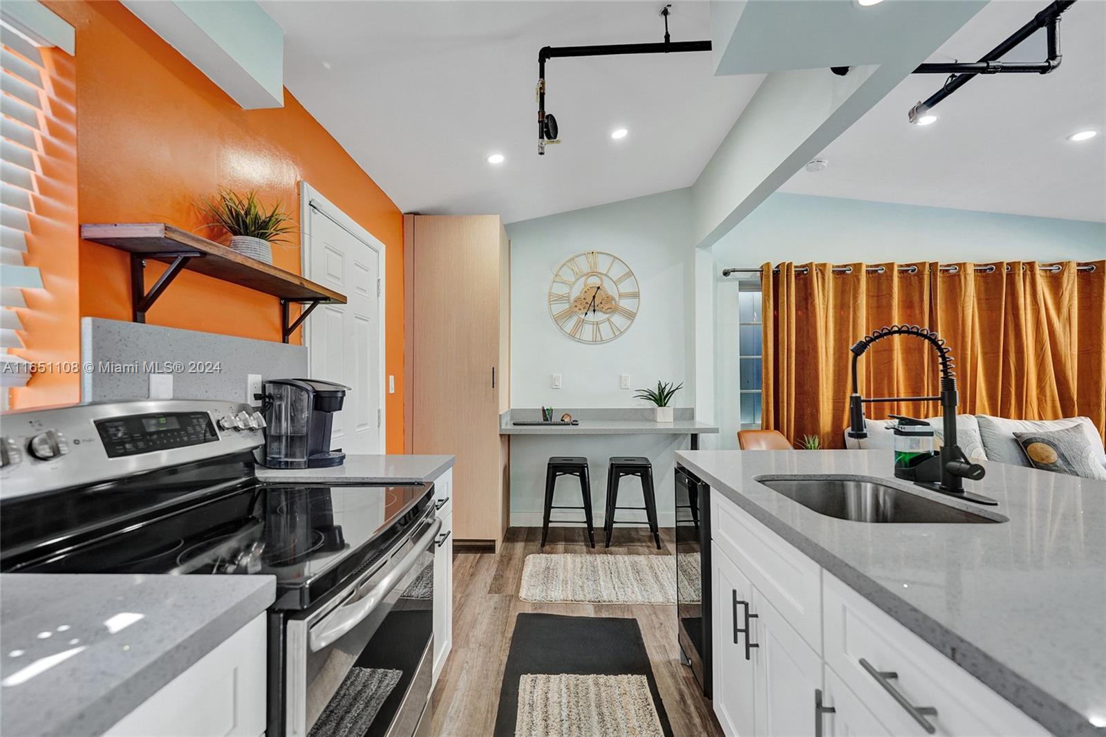 DIXIANNA VILLAS - Residential Lease