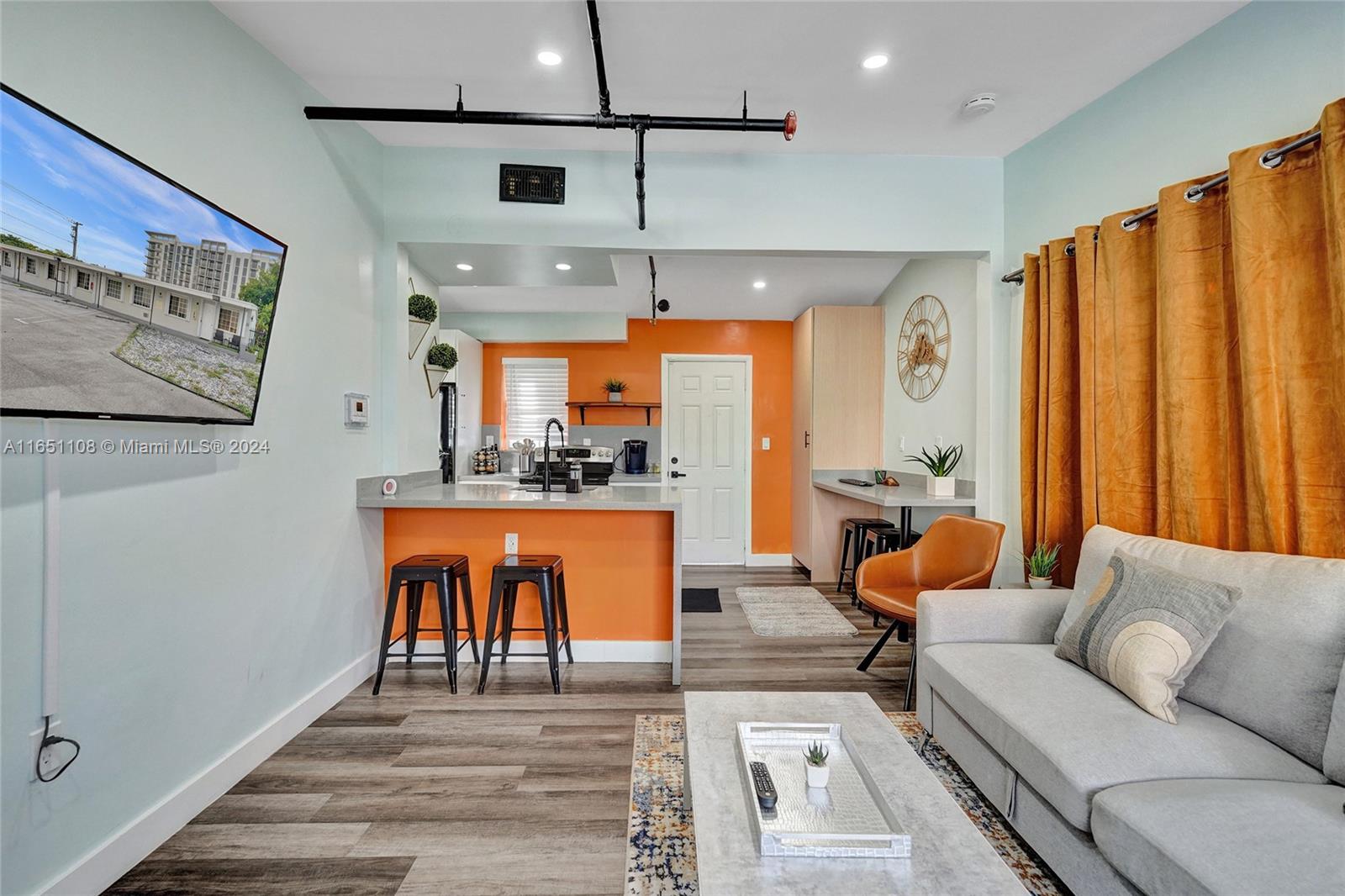DIXIANNA VILLAS - Residential Lease