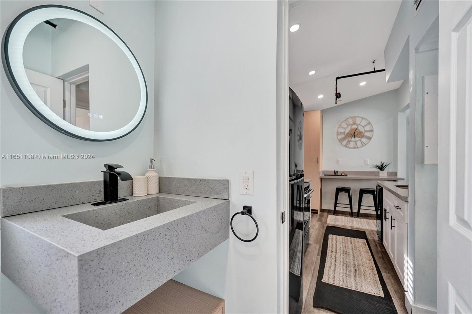 DIXIANNA VILLAS - Residential Lease