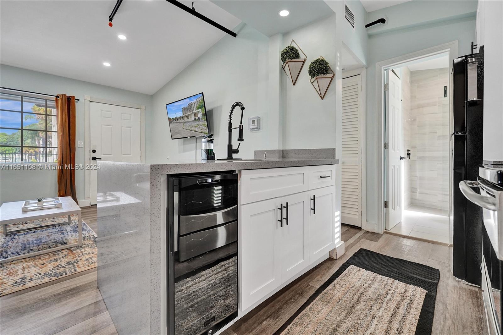 DIXIANNA VILLAS - Residential Lease