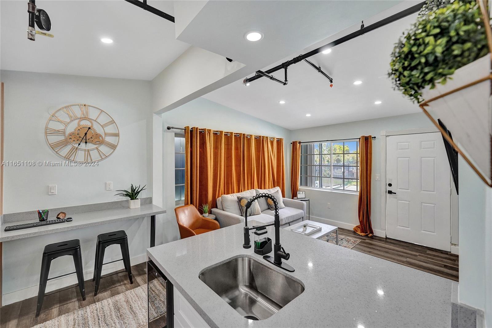 DIXIANNA VILLAS - Residential Lease