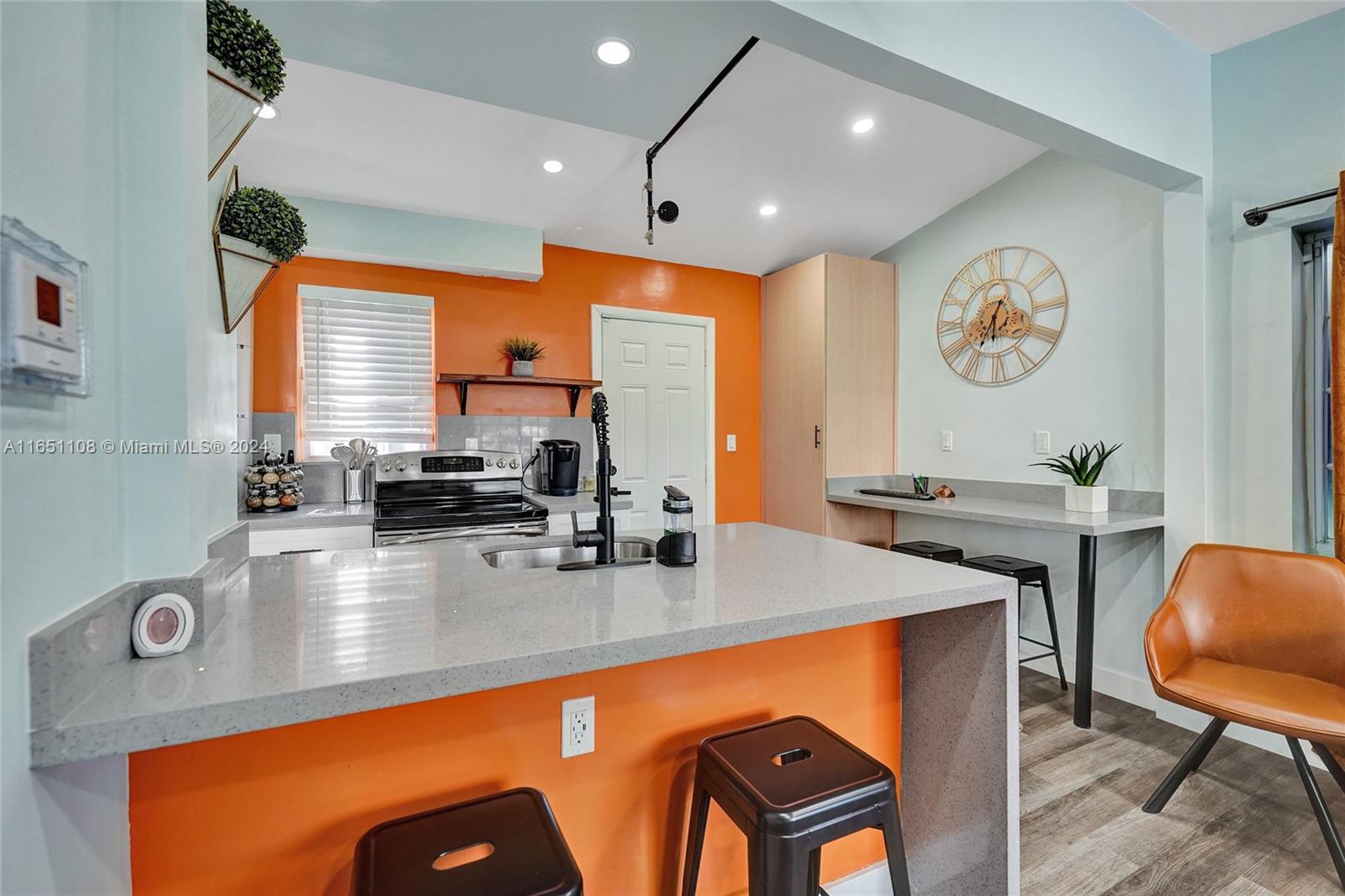 DIXIANNA VILLAS - Residential Lease
