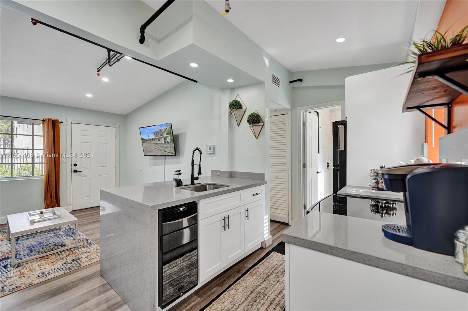 DIXIANNA VILLAS - Residential Lease