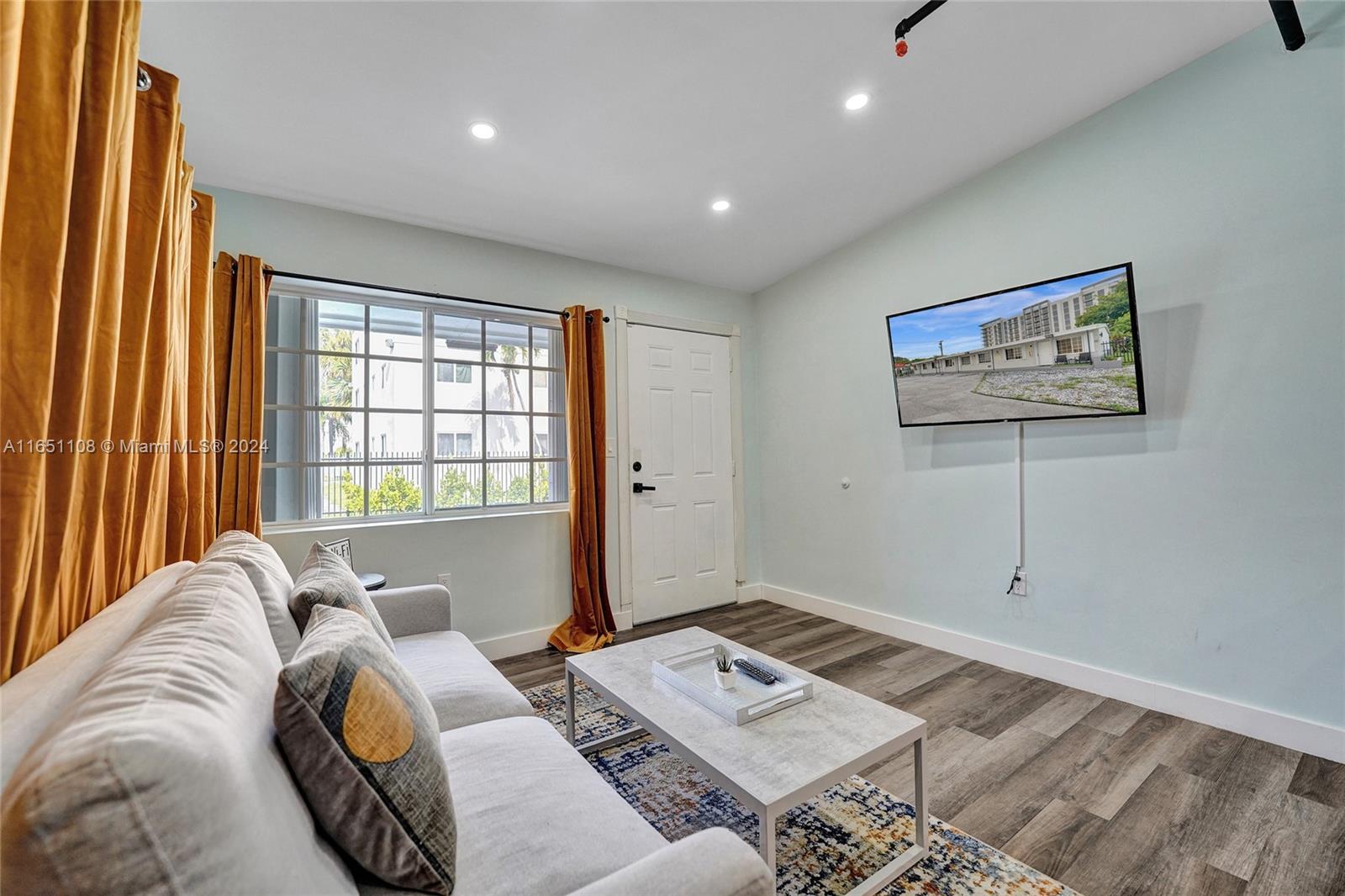 DIXIANNA VILLAS - Residential Lease