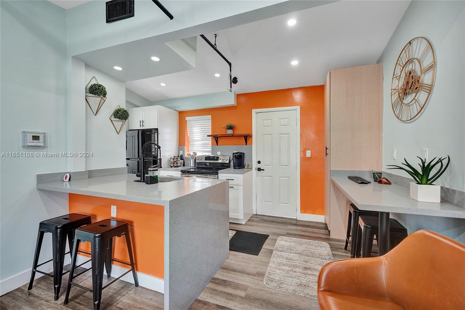 DIXIANNA VILLAS - Residential Lease