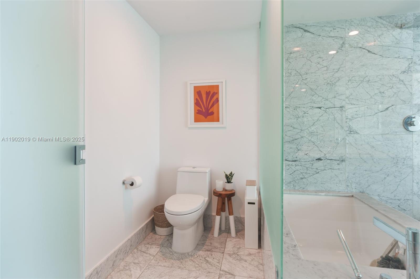 ONE PARAISO CONDO - Residential