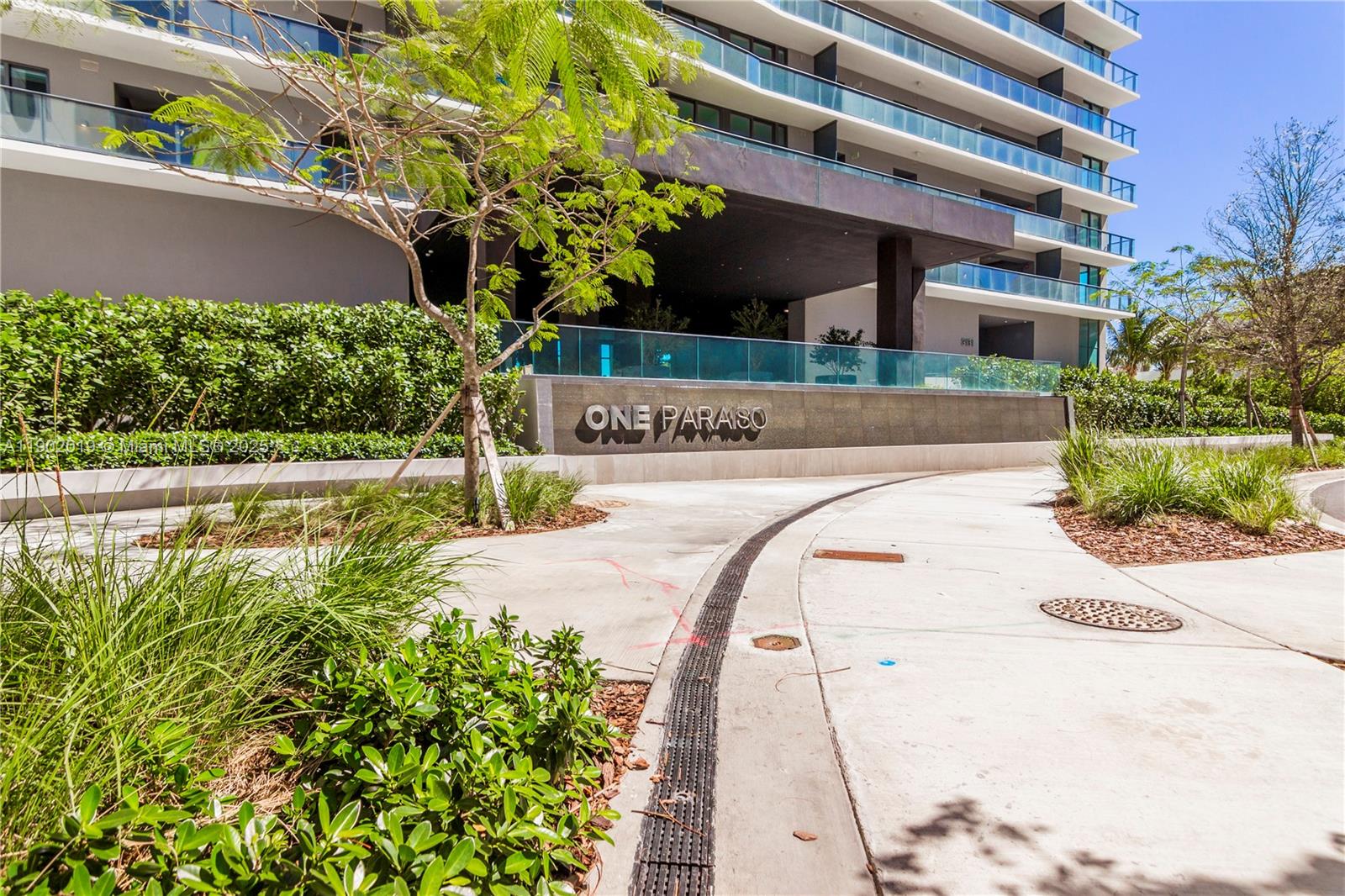 ONE PARAISO CONDO - Residential