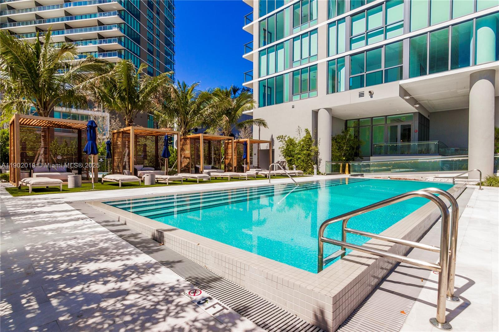 ONE PARAISO CONDO - Residential