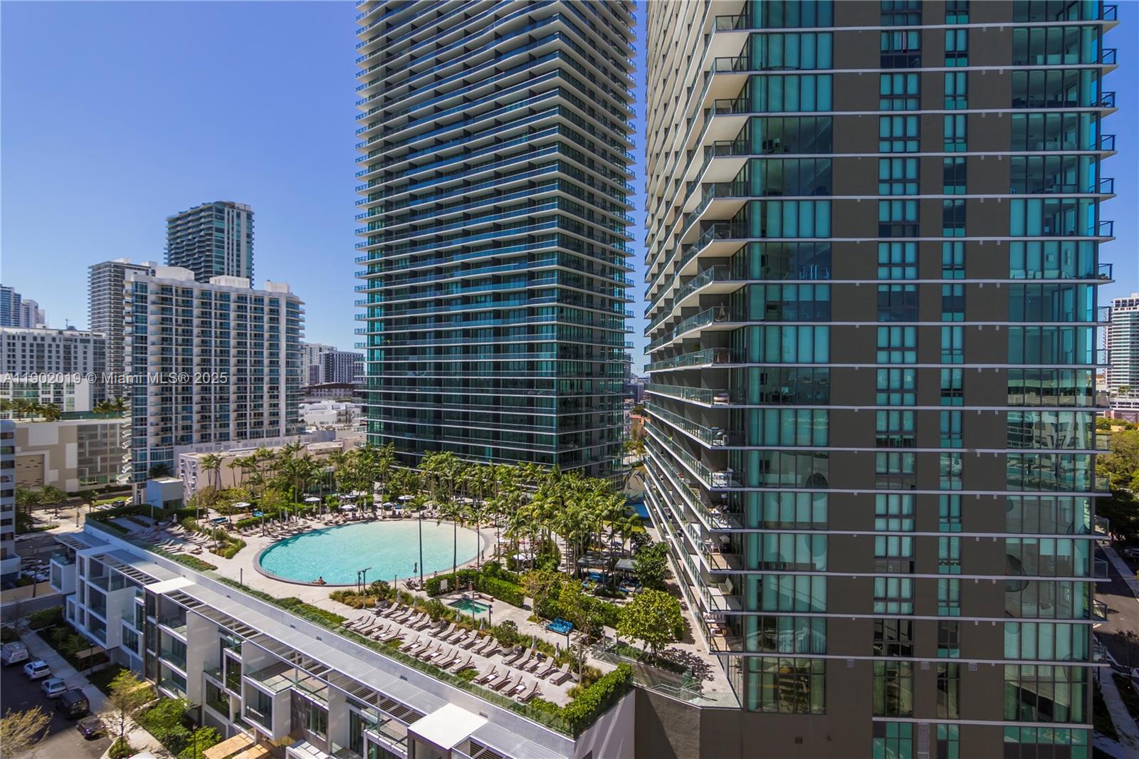 ONE PARAISO CONDO - Residential