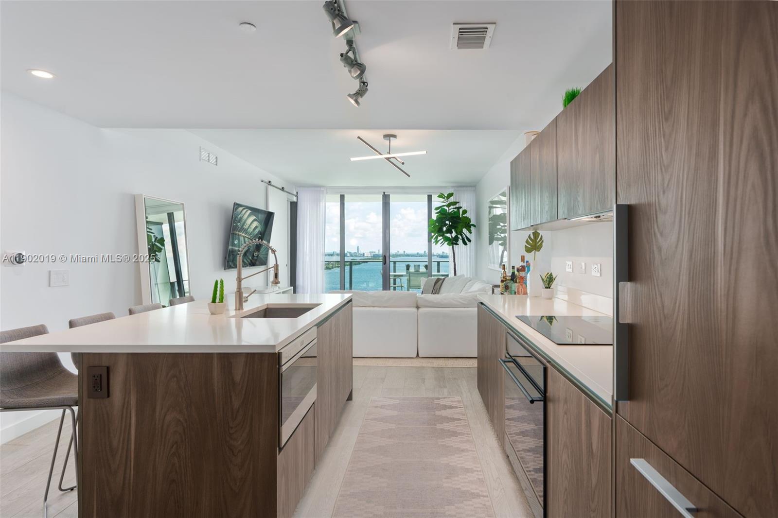 ONE PARAISO CONDO - Residential