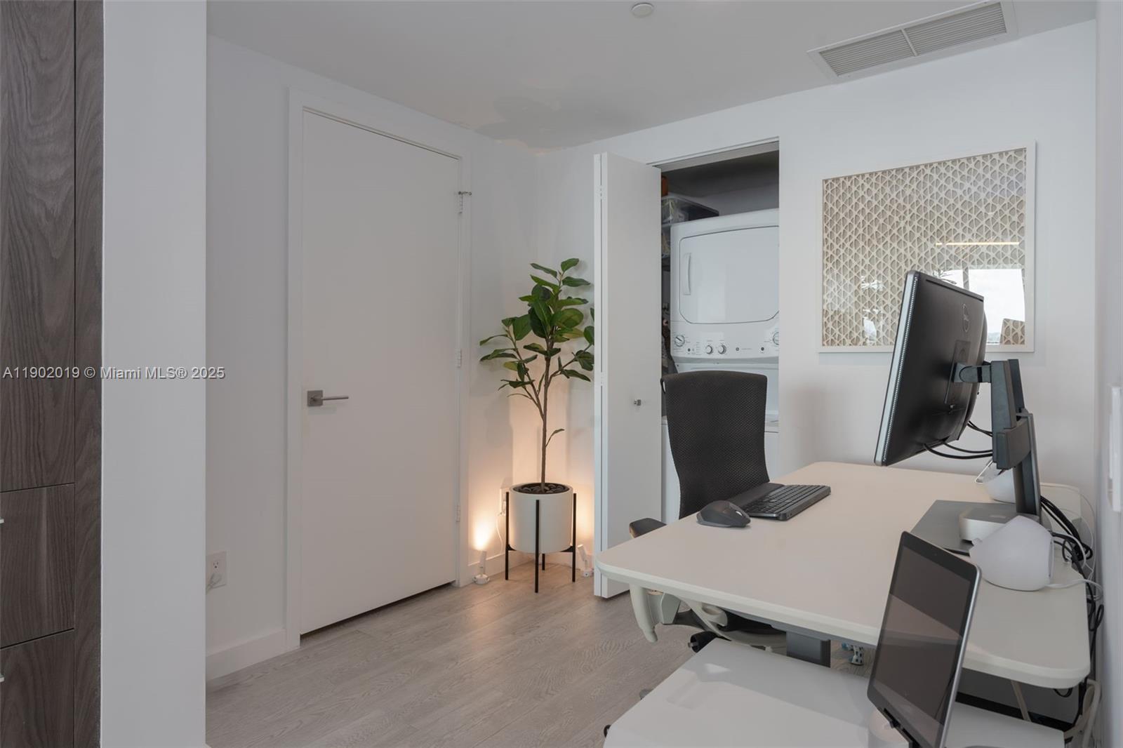 ONE PARAISO CONDO - Residential