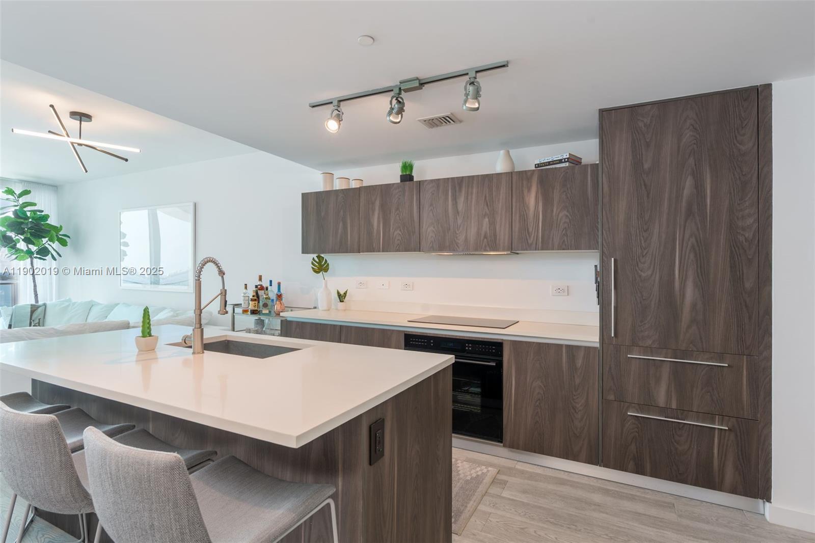 ONE PARAISO CONDO - Residential