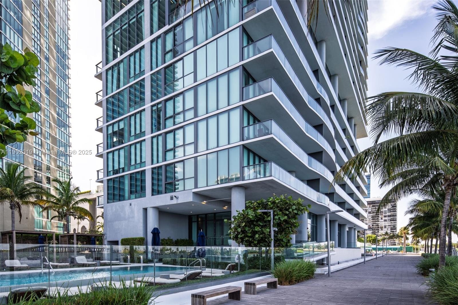ONE PARAISO CONDO - Residential