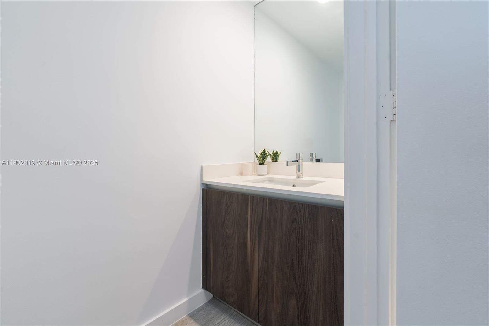 ONE PARAISO CONDO - Residential