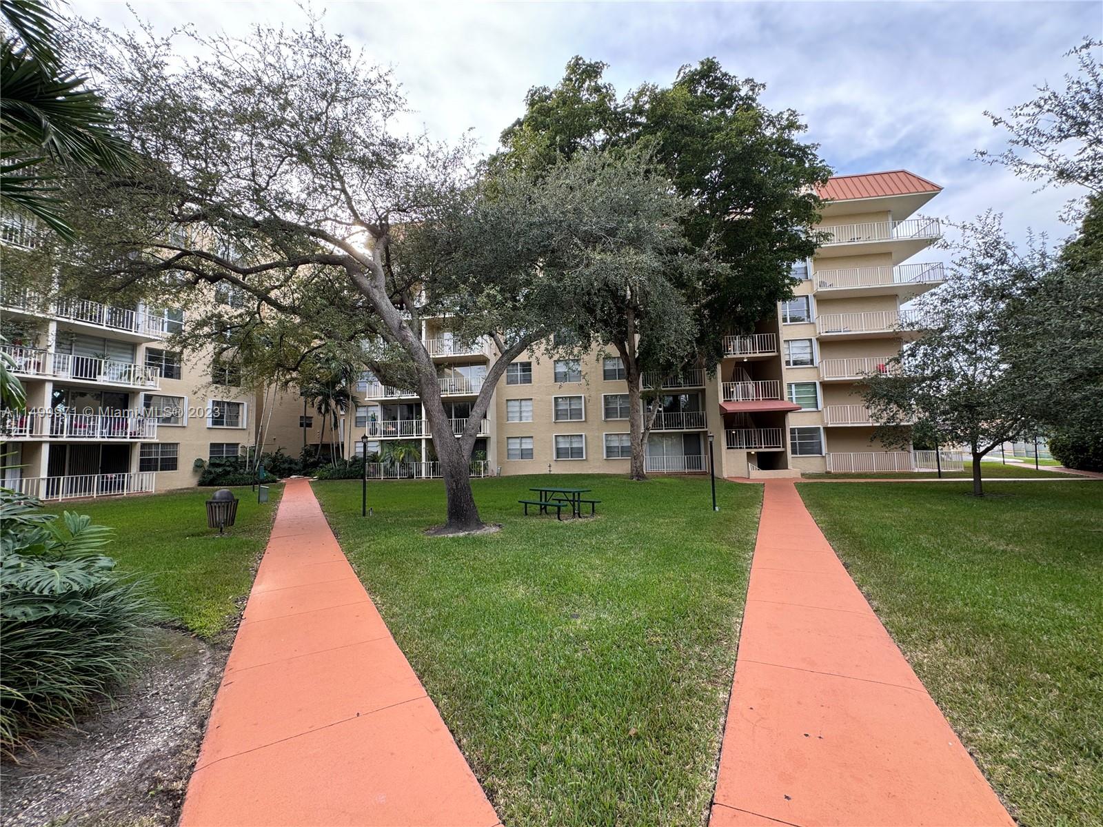 VILLAGE AT THE FALLS COND - Residential