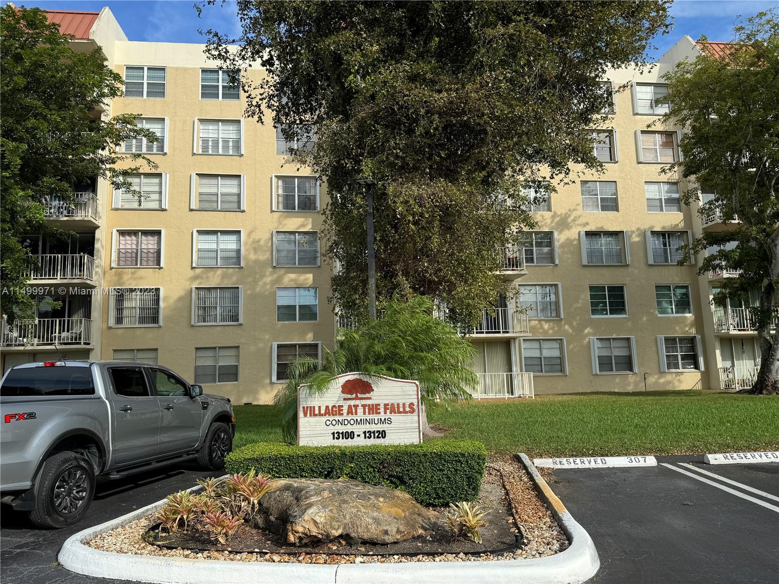 VILLAGE AT THE FALLS COND - Residential