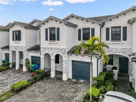 Miami-Dade County Townhomes and Villas for sale 38 13410 SW 287th Ter Homestead FL 33033