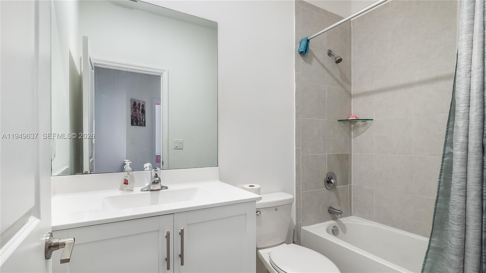 PINE ISLE - Residential