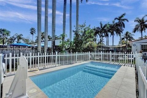 1611 Mayo St Hollywood FL 33020