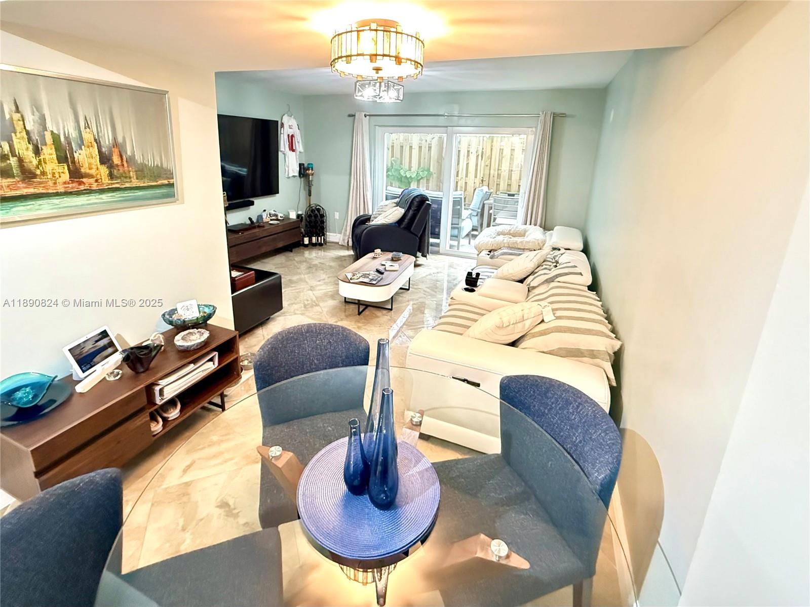 RACQUET CLUB - Residential Lease