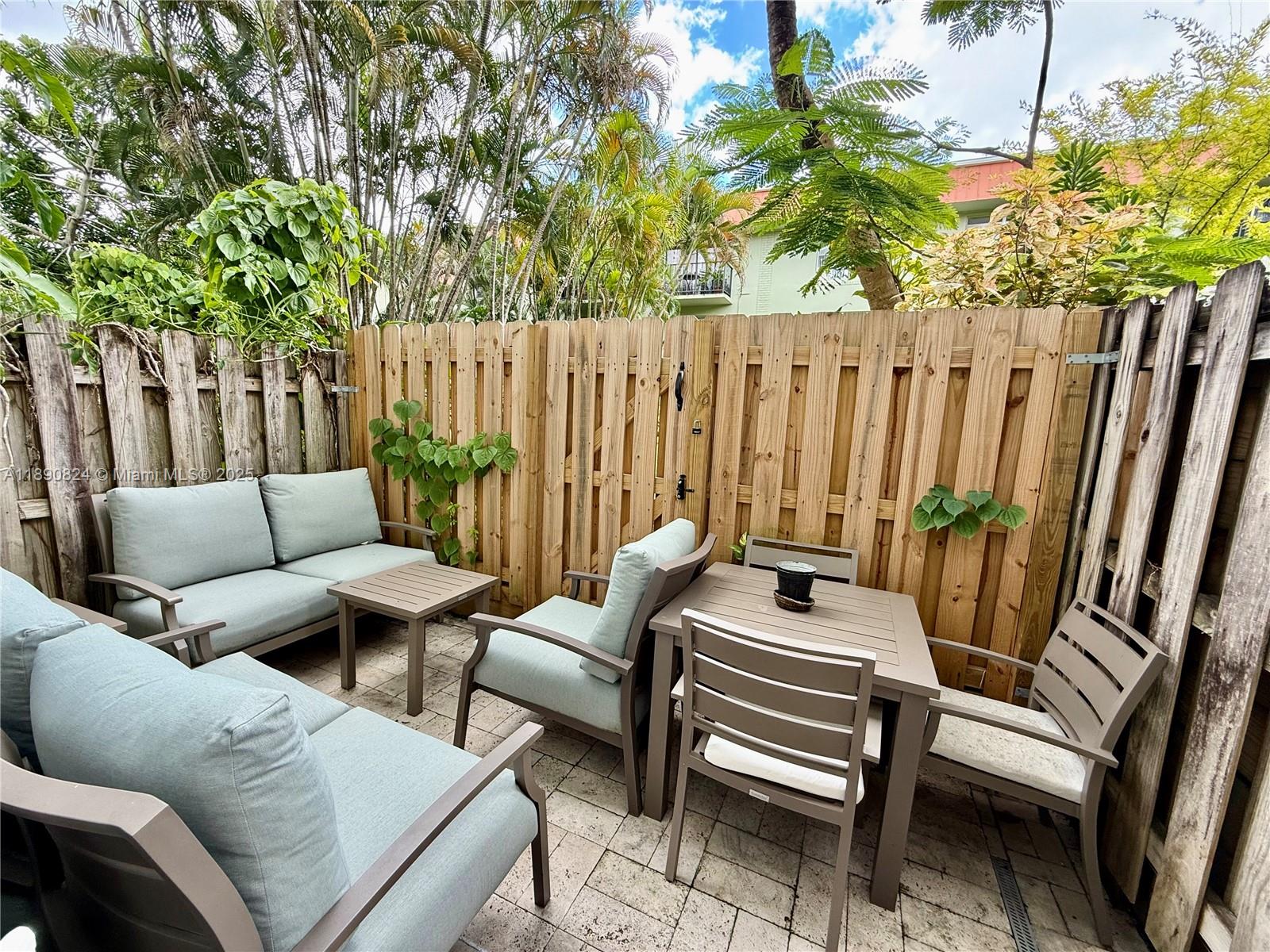 RACQUET CLUB - Residential Lease