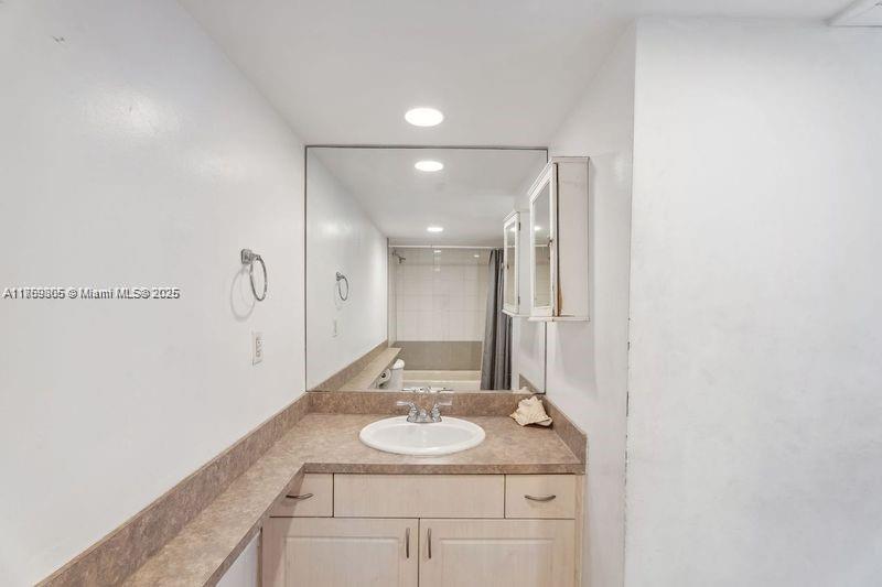 5600 Collins Ave 12H