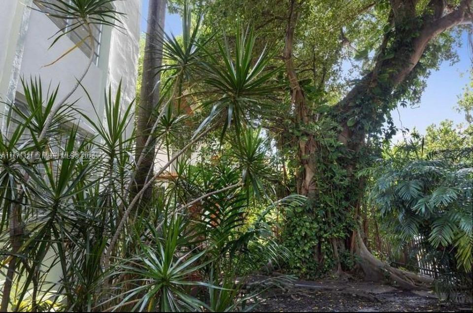 PARK CORNER CONDO - Residential