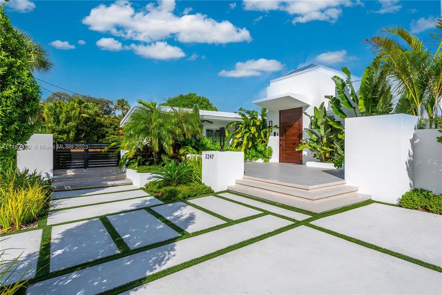 Waterfront Masterpiece, Meticulously Designed with Luxurious Finishes & World Class Brands Throughout. Armazen Design's Craftsmanship Shines in the Culinary Dream Kitchen, Equipped with Taj Mahal Countertops, High-End Miele & Thermador Appliances. The Living Room Features Elegant Paneling & Hidden Wet Bar. Heated Saltwater Pool, Lush Landscaping, Exotic Lighting, Summer Kitchen & Mini Golf Elevate this Property's Allure. Bathrooms Exude Luxury with Madeli LED Mirrors, Toto Smart Toilets & Lavish Mr. Steam Shower. Further Highlights: Engineered Wood Floors, Apure Architectural Lighting, Savant Audiovisual System, Sonos Speakers, Security Cameras, Allini Water Filtration, Renu Cold Plunge, Infrared Sauna, Light Fixtures by Bomma, Flos & Vistosi Italia. Your Chance to Own Unparalleled Luxury.