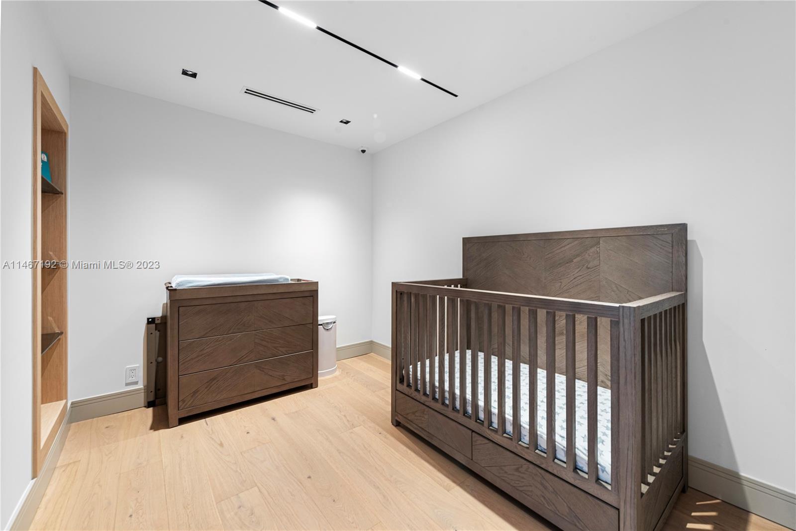 NORTH BAL HARBOUR - Residential