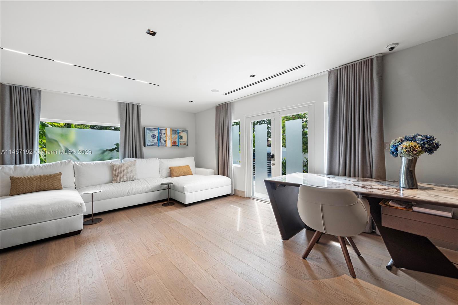 NORTH BAL HARBOUR - Residential