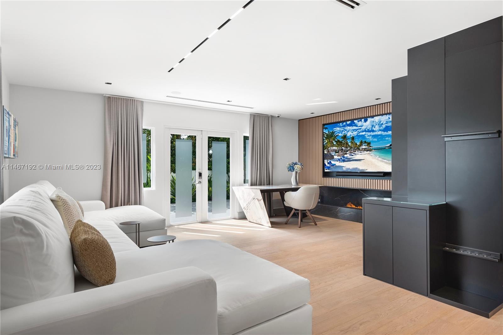 NORTH BAL HARBOUR - Residential