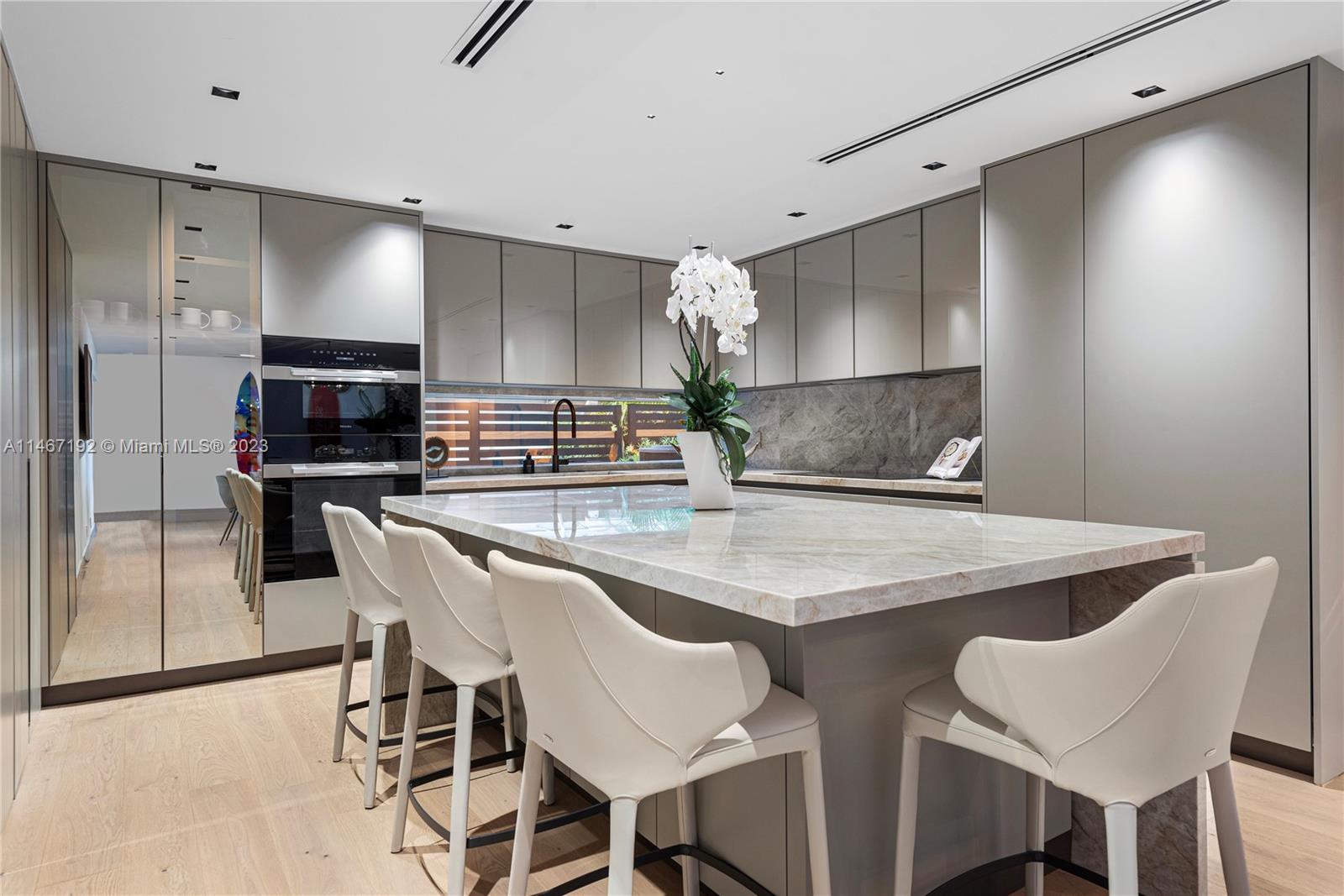 NORTH BAL HARBOUR - Residential