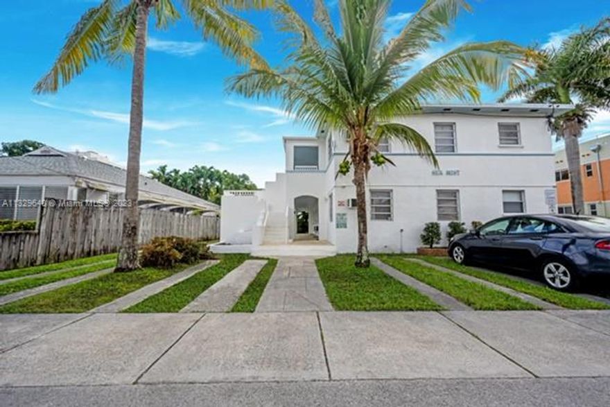 Spacious 1 bedroom 1 bathroom in the heart of MiMo Disctrict! New Minisplit AC units and high impact entry door. Lots of closets and ready to move in. Essay to show