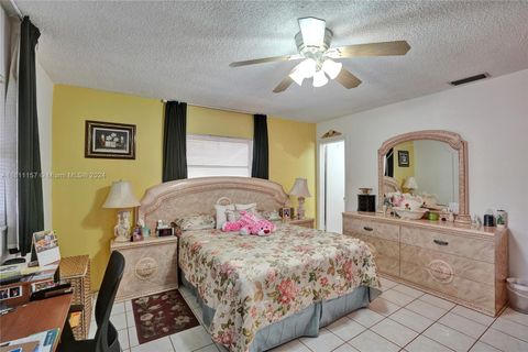 Single Family Residence in Tamarac FL 8301 57th Pl Pl 23.jpg