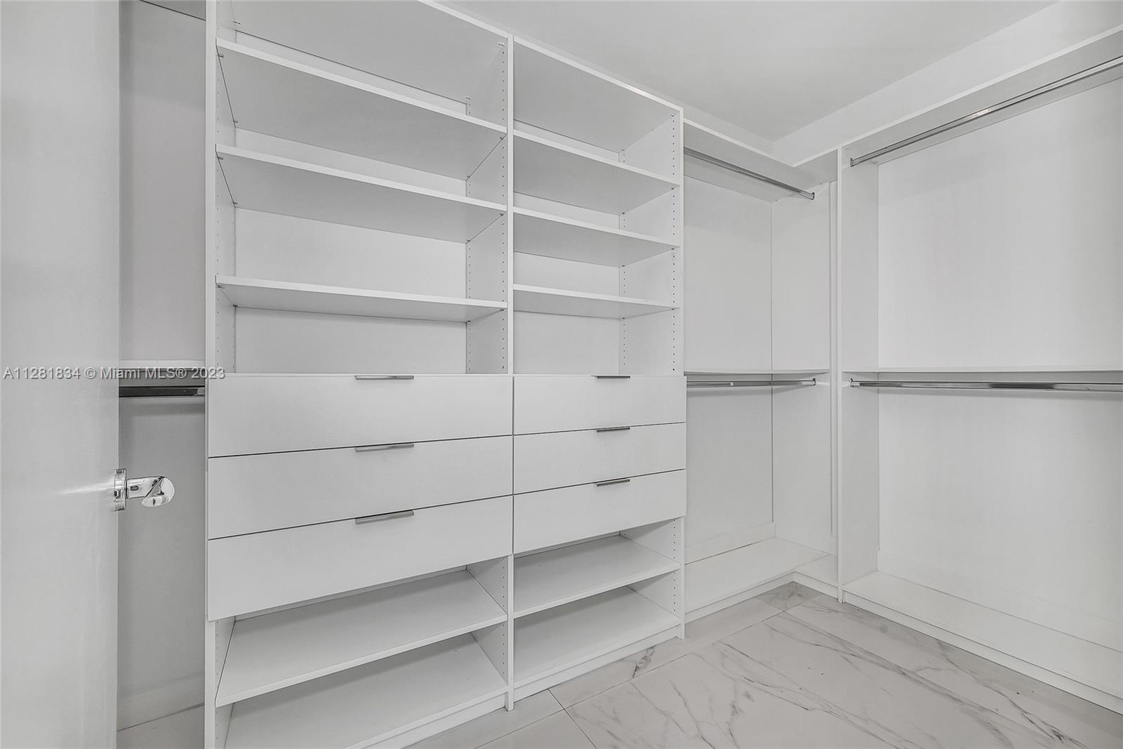 JADE SIGNATURE CONDO - Residential