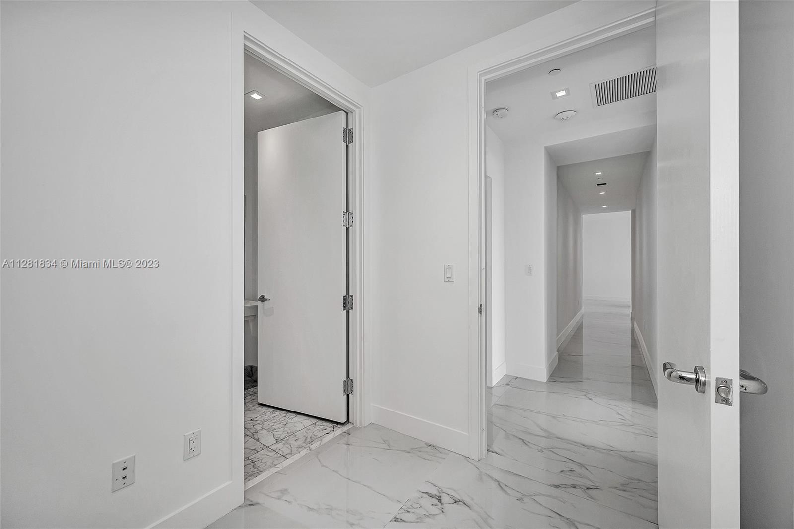 JADE SIGNATURE CONDO - Residential