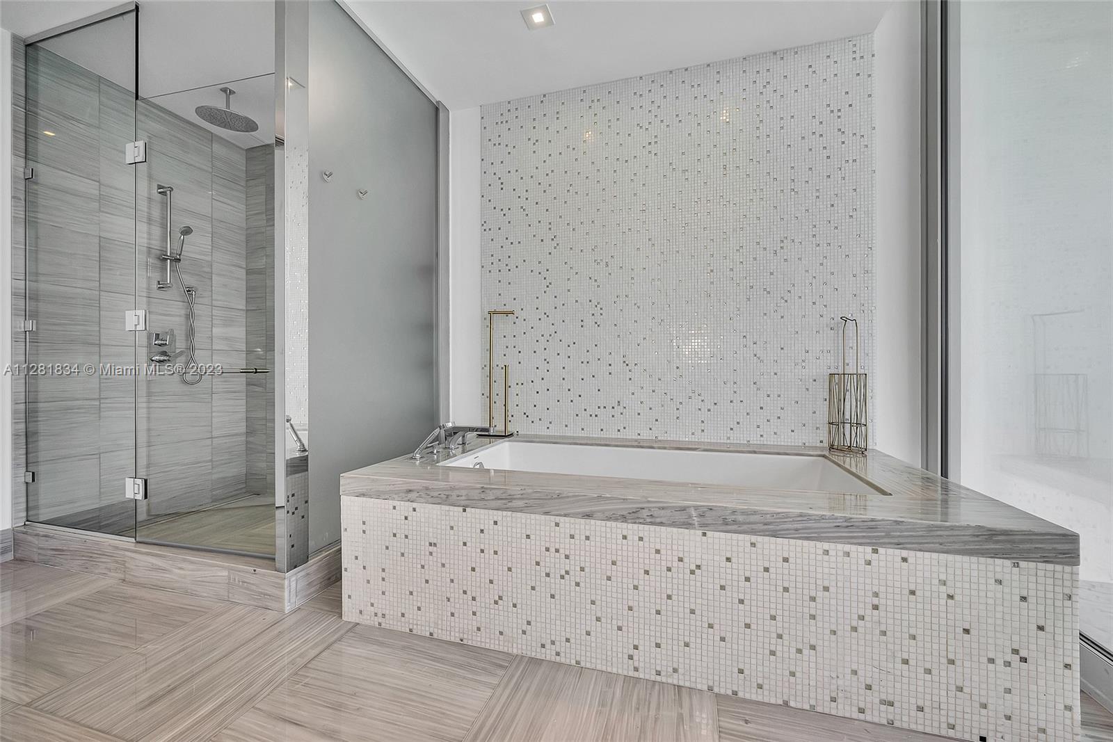 JADE SIGNATURE CONDO - Residential