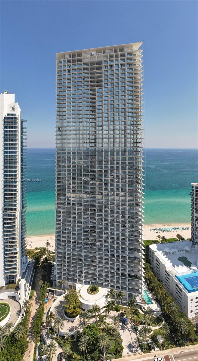 JADE SIGNATURE CONDO - Residential