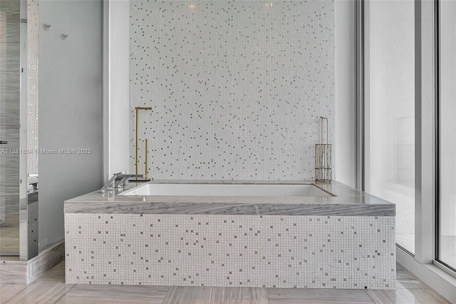 JADE SIGNATURE CONDO - Residential