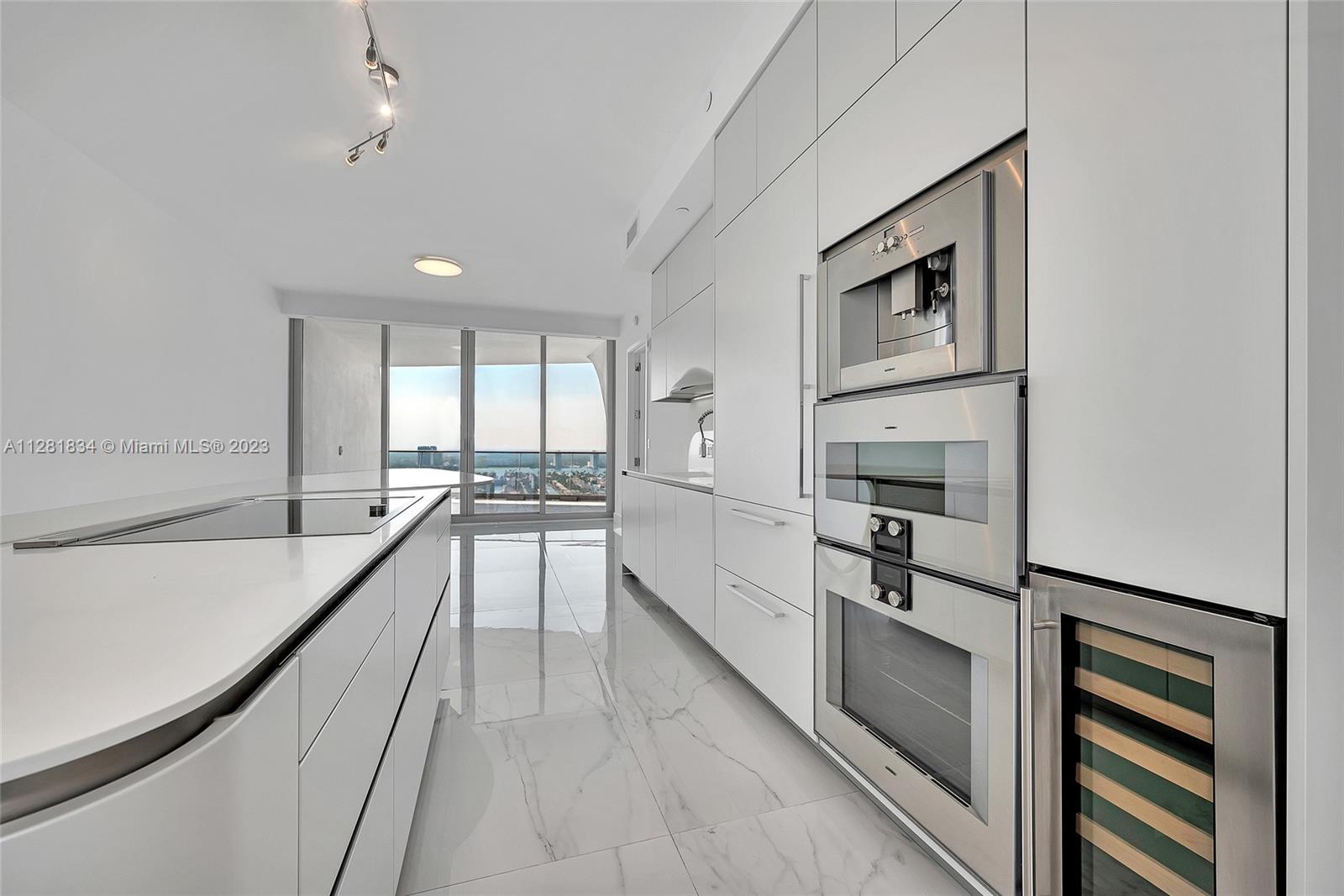 JADE SIGNATURE CONDO - Residential