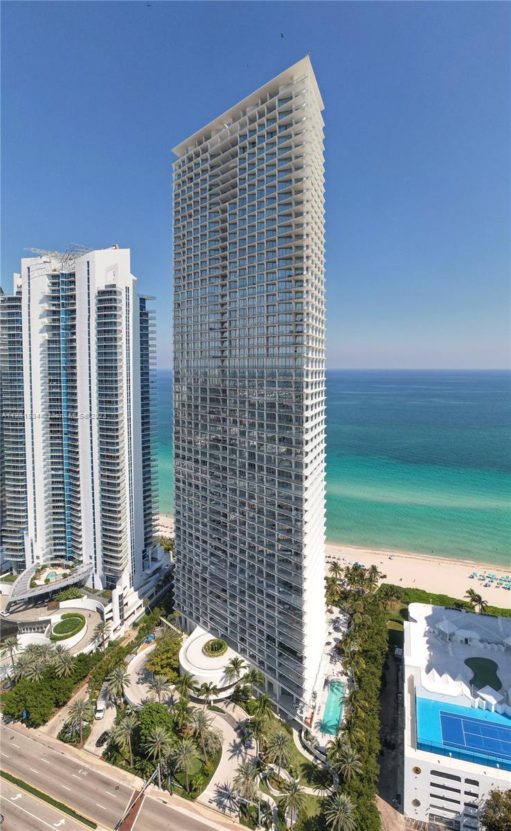 JADE SIGNATURE CONDO - Residential