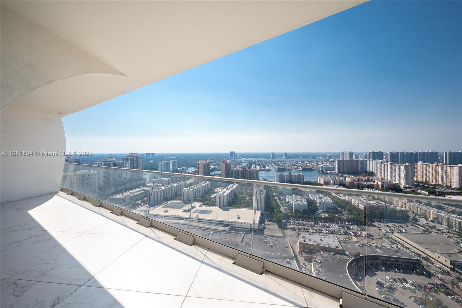 JADE SIGNATURE CONDO - Residential