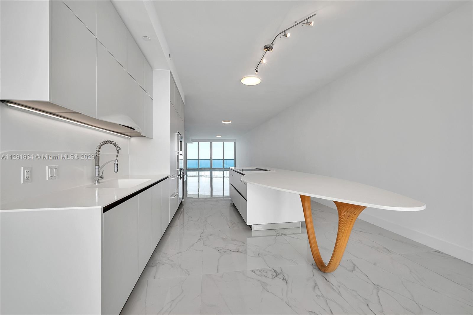 JADE SIGNATURE CONDO - Residential