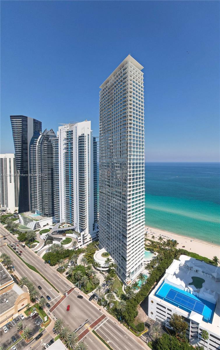 JADE SIGNATURE CONDO - Residential