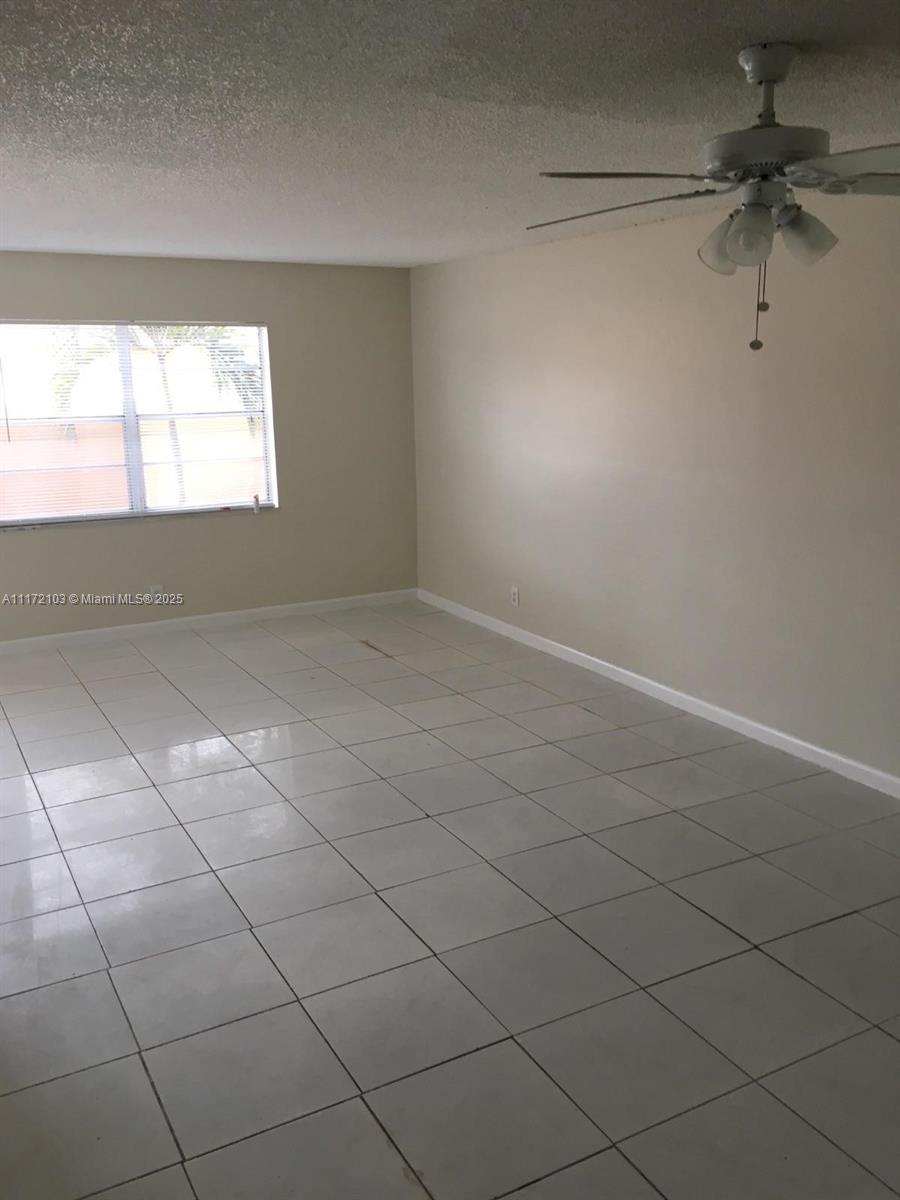 Super spacious beautiful 3/2.5 townhome in the heart of Sunrise. Tile throughout, lots of storage space primary bedroom has a walk-in closet. Close to schools, restaurants, houses of worship and public transportation in front of property.
to show please check broker remarks